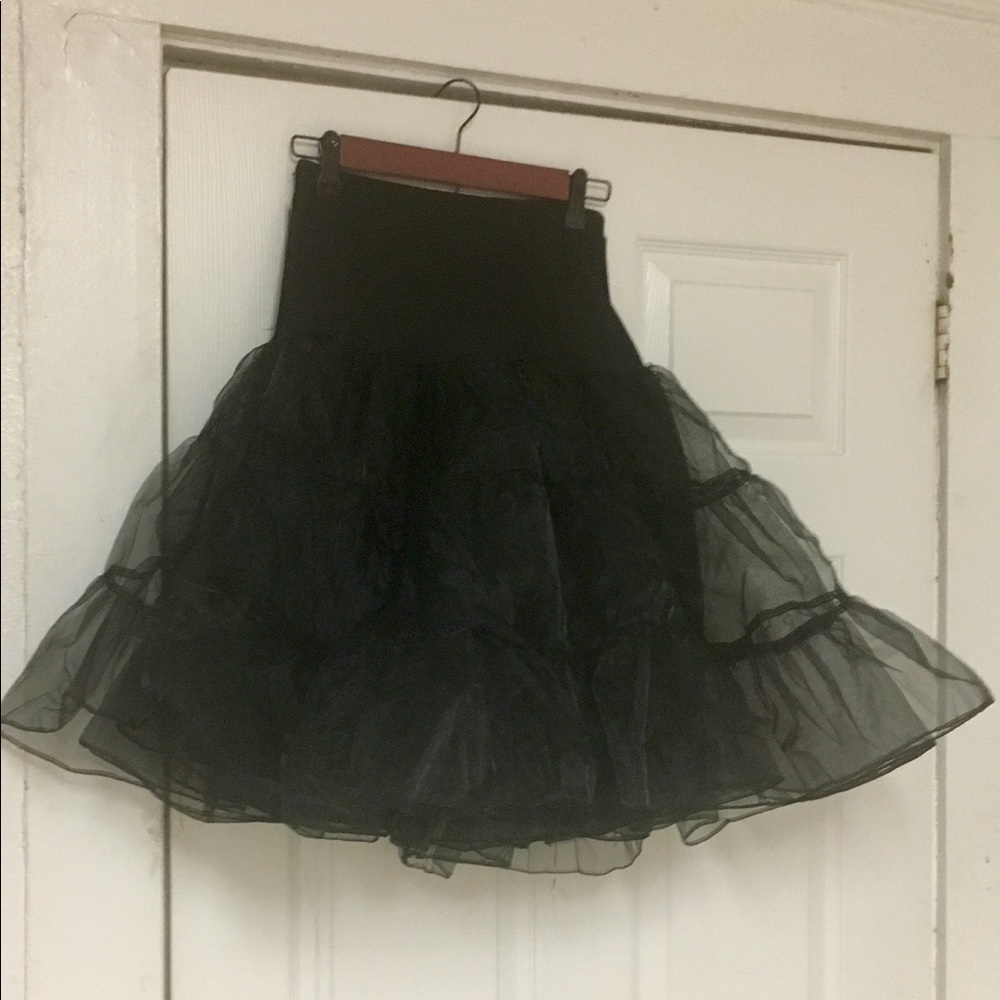 Black ruffle half slip